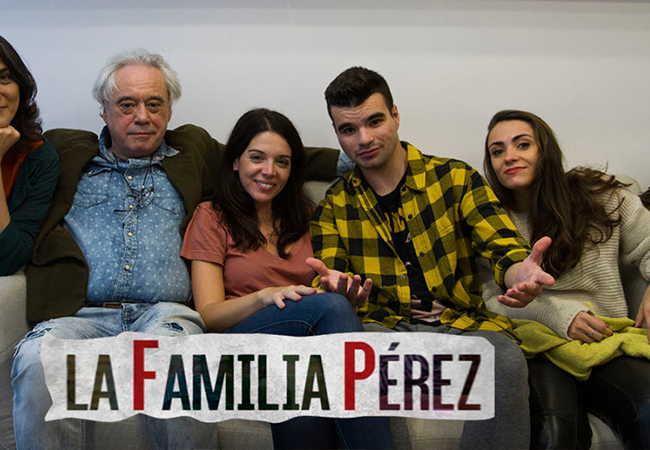 ALBA PÉREZ SERANTES Y MIRIAM FERNÁNDEZ EN LA SERIE «LA FAMILIA PÉREZ» DE ATRESMEDIA